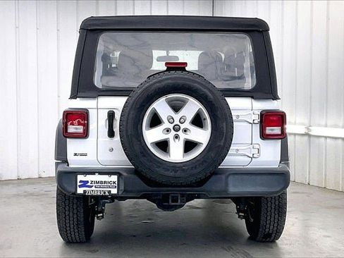 Used 2019 Jeep Wrangler Sport image 4