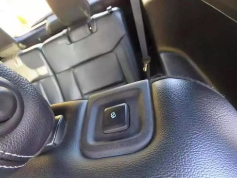 Used 2020 Ford Explorer Limited image 26