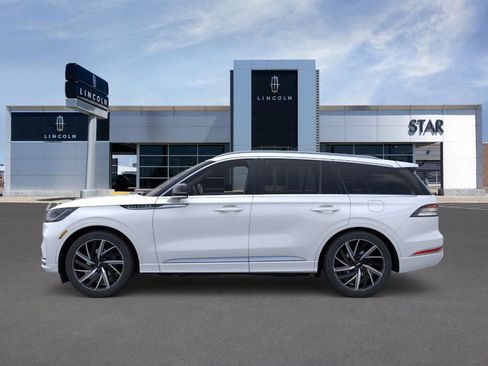New 2025 Lincoln Aviator Black Label image 3