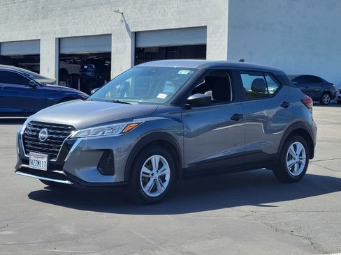 Used 2022 Nissan Kicks S FWD image 2
