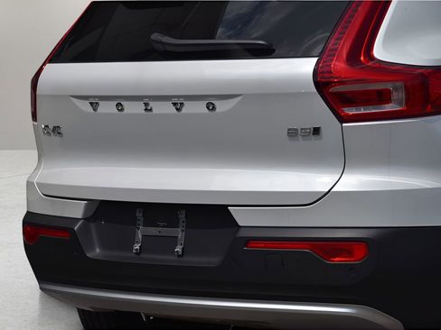 Certified 2025 Volvo XC40 B5 Ultra w/ Protection Package Premier image 10