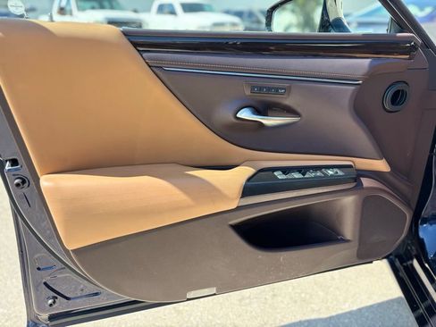 Used 2019 Lexus ES 350 Luxury w/ Accessory Package 2 FWD image 9