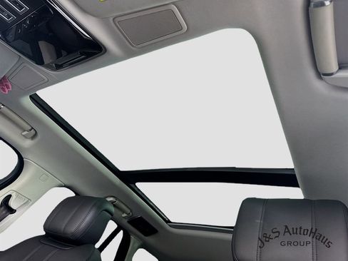 Used 2022 Land Rover Range Rover Westminster Edition image 16