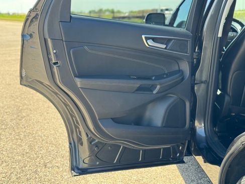 Used 2019 Ford Edge Titanium w/ Equipment Group 301A AWD/4WD image 25