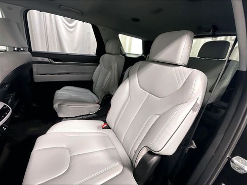 Used 2023 Hyundai Palisade SEL w/ Premium Package image 15