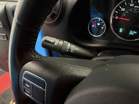 Used 2018 Jeep Wrangler Unlimited Sport S AWD/4WD image 27