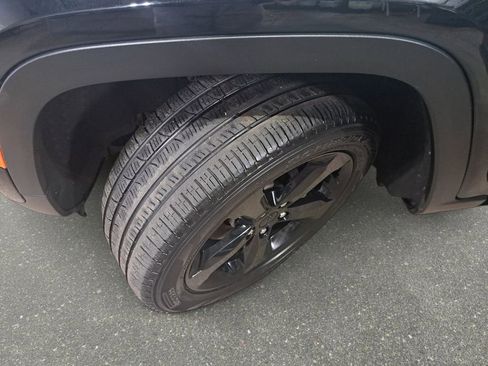 Certified 2023 Jeep Grand Cherokee Limited w/ Black Appearance Package image 33