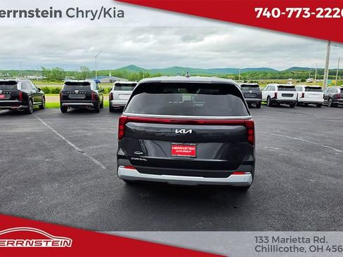 Used 2025 Kia Carnival FWD image 30