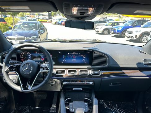 Used 2025 Mercedes-Benz GLS 450 4MATIC image 35