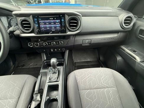 Used 2018 Toyota Tacoma TRD Sport AWD/4WD image 20