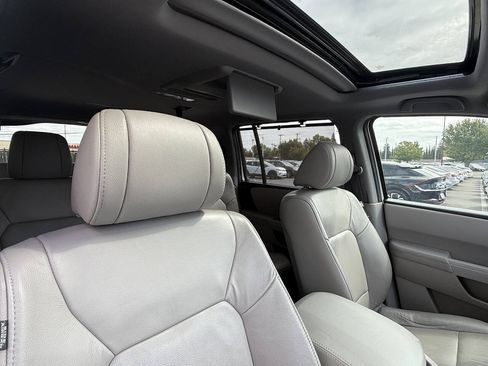 Used 2015 Honda Pilot Touring image 26
