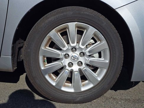 Used 2014 Toyota Sienna Limited w/ Limited Premium Package AWD/4WD image 2