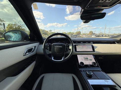 Used 2018 Land Rover Range Rover Velar S image 21
