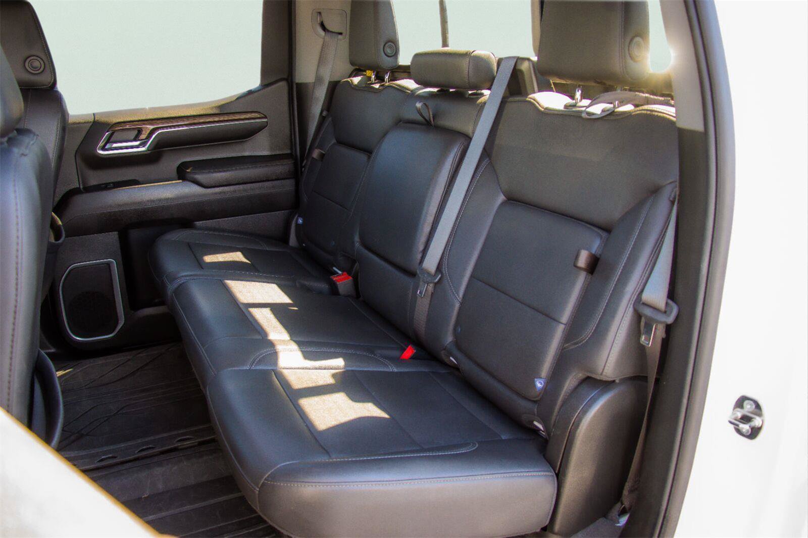 Used 2024 Chevrolet Silverado 1500 LT w/ Leather Package RWD image 7