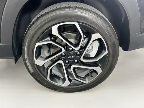 Used 2024 Chevrolet Trax RS w/ Sunroof Package FWD image 11