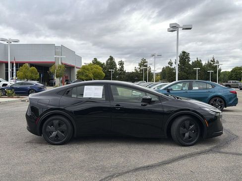 Used 2023 Toyota Prius Prime FWD image 3