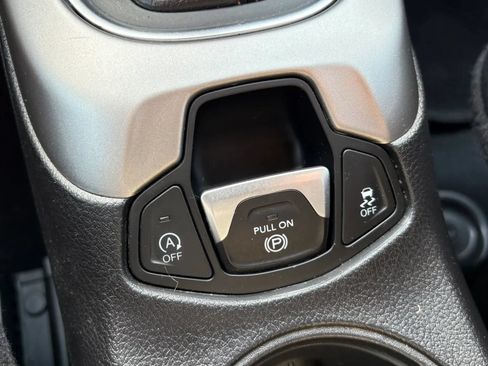 Used 2018 Jeep Compass Latitude w/ Cold Weather Group AWD/4WD image 25