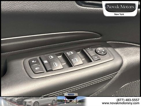 Used 2022 Dodge Durango SXT w/ Anodized Platinum Package AWD/4WD image 14