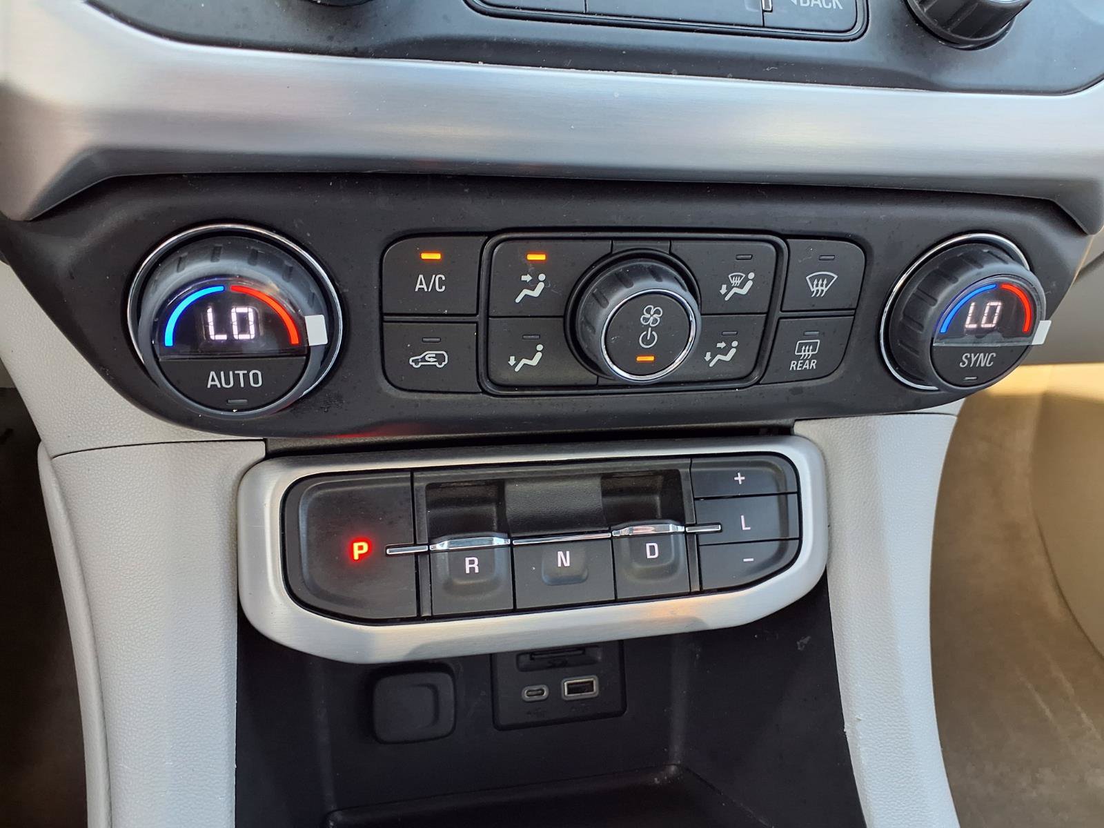 Used 2022 GMC Acadia SLT w/ Preferred Package FWD image 7