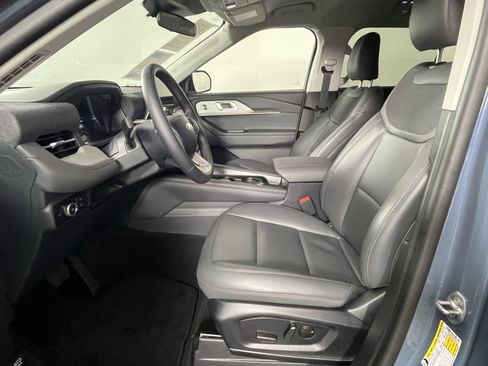 Used 2025 Ford Explorer Active w/ Active Comfort Package image 10