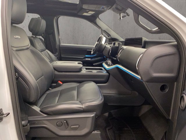 Used 2026 Ford Expedition Platinum w/ Stealth Appearance Package AWD/4WD image 22