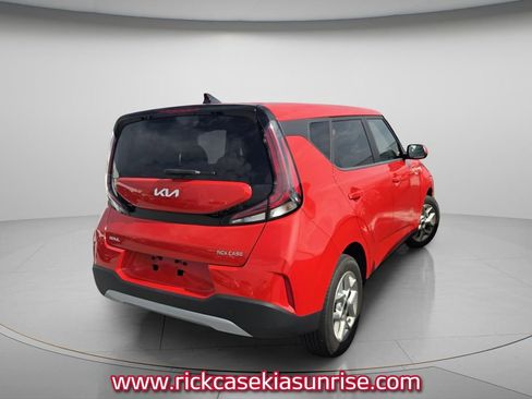 Used 2023 Kia Soul LX w/ LX Technology Package FWD image 4