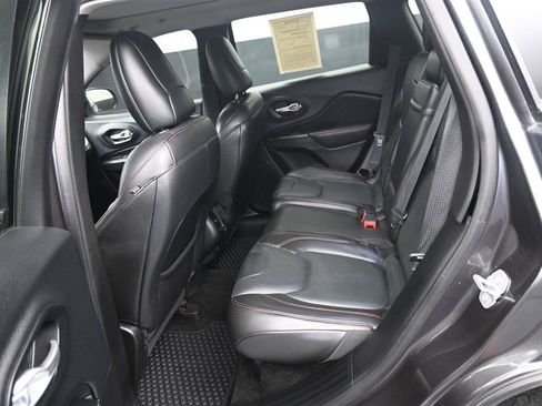 Used 2015 Jeep Cherokee Trailhawk w/ Comfort/Convenience Group AWD/4WD image 10