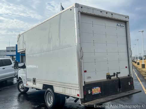 Used 2018 Chevrolet Express 3500 w/ Power Convenience Package image 6