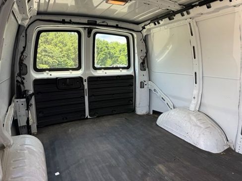 Used 2013 Chevrolet Express 2500 RWD image 22