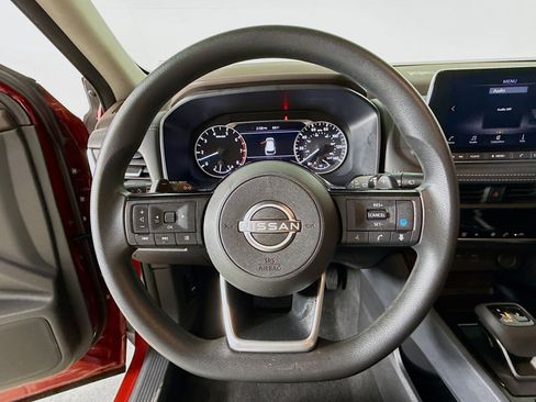 Used 2023 Nissan Rogue SV image 11