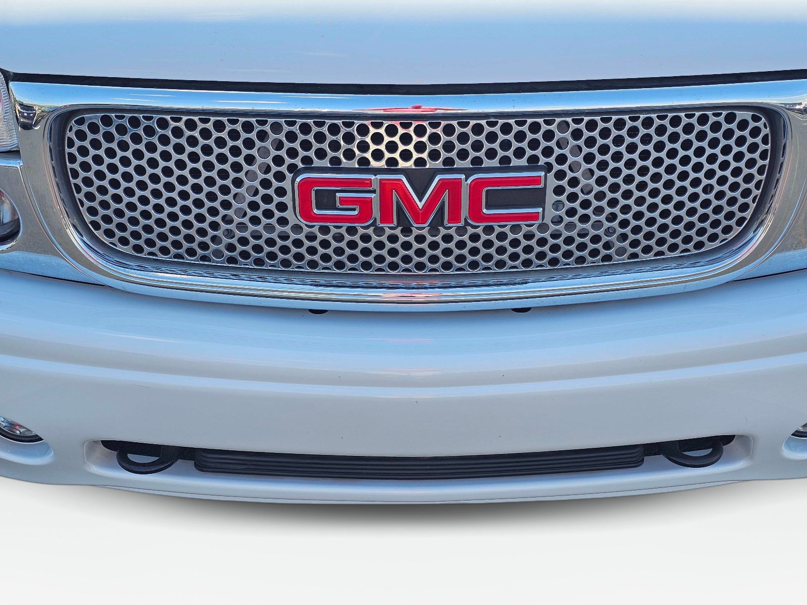 Used 2005 GMC Yukon Denali AWD/4WD image 3