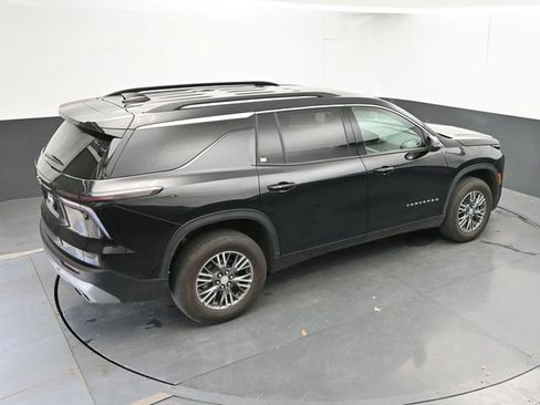 Used 2025 Chevrolet Traverse LT FWD image 12