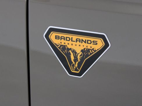 Used 2025 Ford Bronco Badlands AWD/4WD image 12