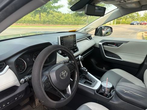 Used 2019 Toyota RAV4 XLE Premium w/ Advanced Technology Package FWD image 8