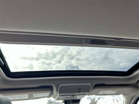 Used 2024 Nissan Frontier SL w/ Technology Package image 24