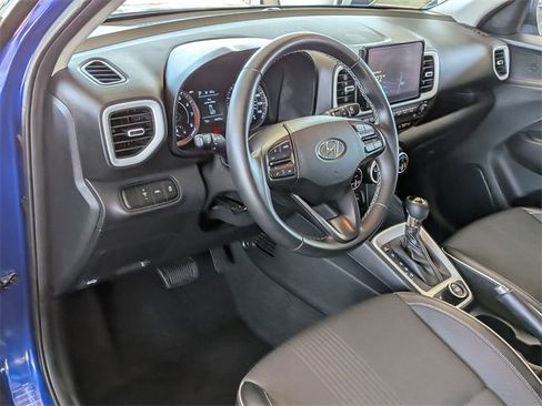 Used 2022 Hyundai Venue Limited image 13