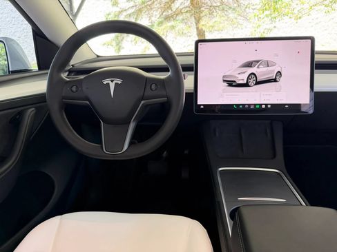 Used 2023 Tesla Model Y Long Range AWD/4WD image 13
