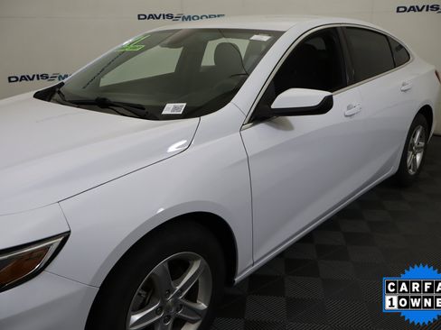 Used 2025 Volkswagen Jetta GLI Autobahn FWD image 13