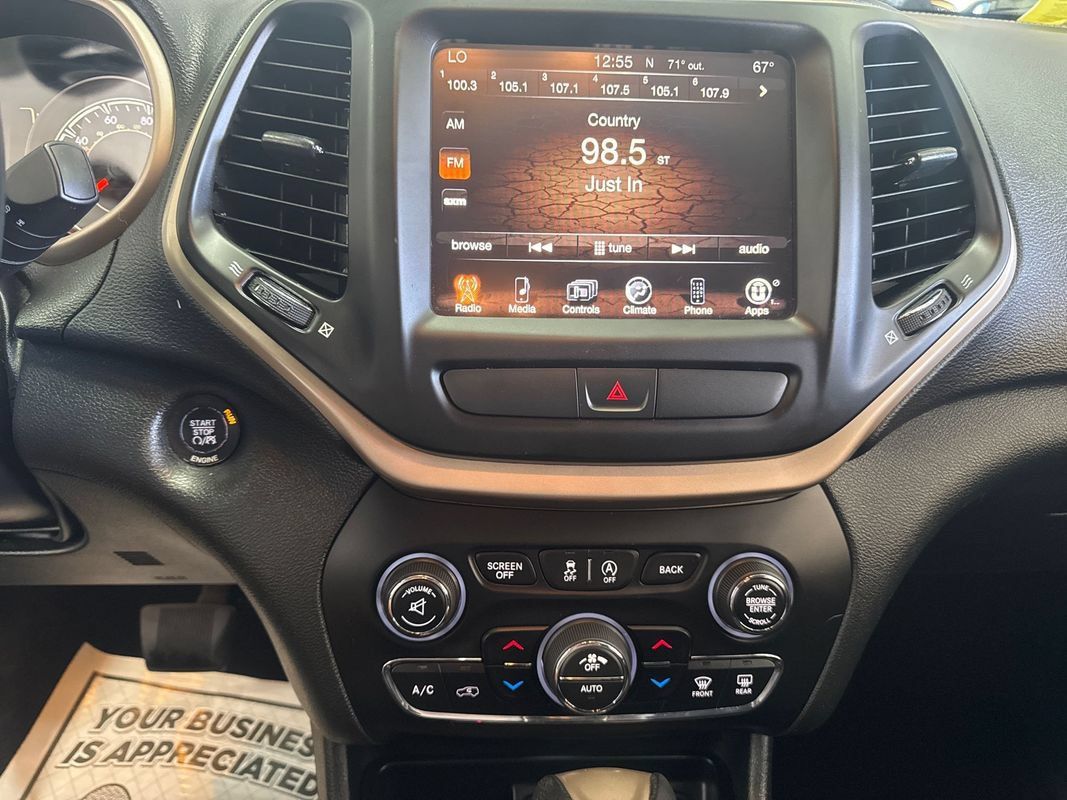 Used 2015 Jeep Cherokee Latitude AWD/4WD image 15