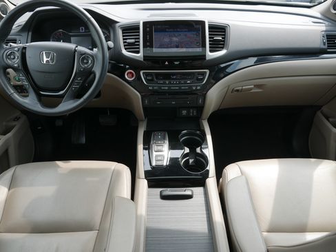 Used 2017 Honda Pilot Touring image 10