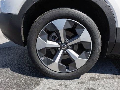 Used 2024 Volvo XC40 B5 Plus image 9