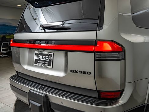 Used 2024 Lexus GX 550 w/ Accessory Package (Z1) AWD/4WD image 15