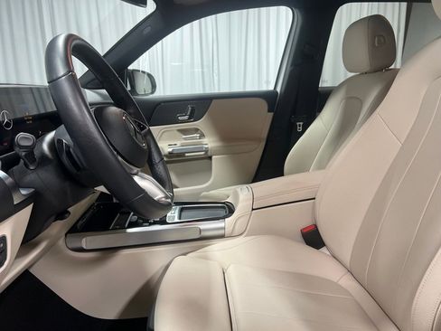 Used 2025 Mercedes-Benz GLB 250 4MATIC image 20