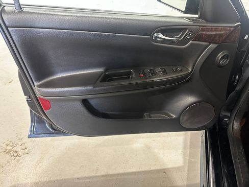 Used 2014 Chevrolet Impala LT w/ LT Sunroof Package FWD image 14