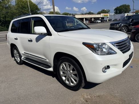 Used 2009 Lexus LX 570 4WD w/ Preferred Accessory Pkg image 3