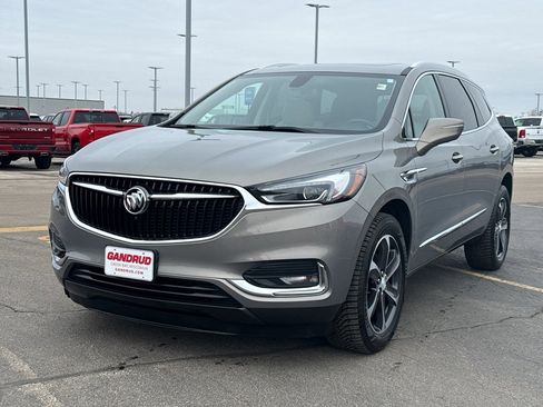 Used 2018 Buick Enclave Essence w/ Trailering Package image 2