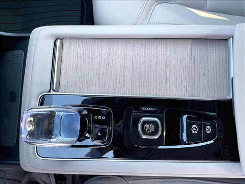 New 2026 Volvo XC90 T8 Plus w/ Protection Package Premier AWD/4WD image 10
