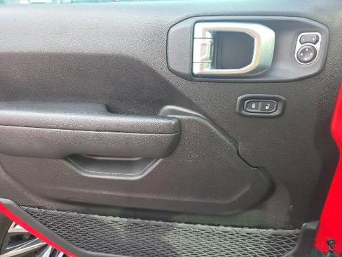 Used 2024 Jeep Wrangler Unlimited AWD/4WD image 9