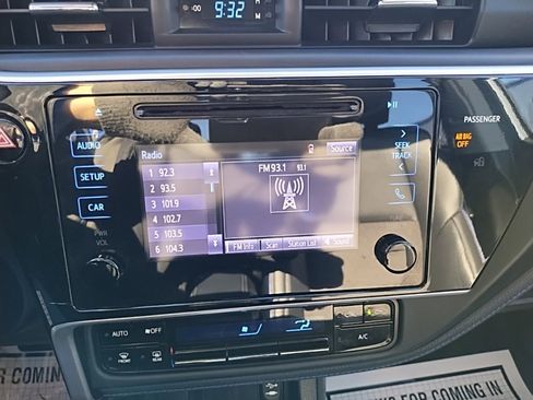 Used 2017 Toyota Corolla SE image 33