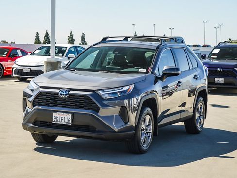 Used 2024 Toyota RAV4 XLE AWD/4WD image 3